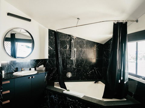 Waves Byron Bay - Sunshine Coast Guide 22