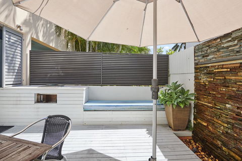 Waves Byron Bay - Sunshine Coast Guide 37