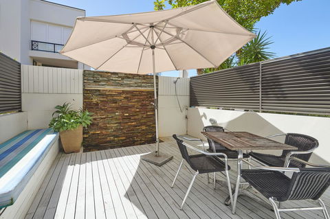 Waves Byron Bay - Sunshine Coast Guide 38