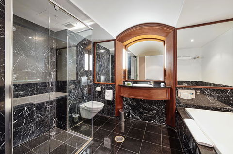 Waves Byron Bay - Sunshine Coast Guide 28