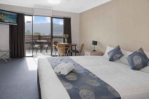 Banjo Paterson Inn - Sunshine Coast Guide 1