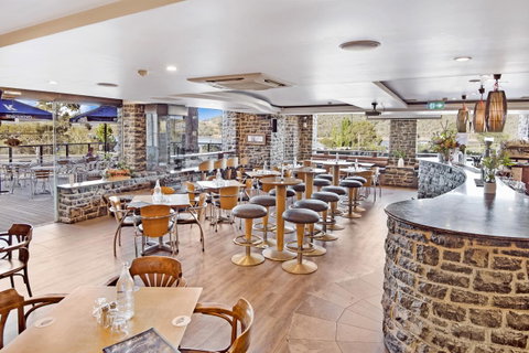 Banjo Paterson Inn - Sunshine Coast Guide 8