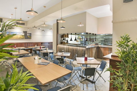 Banjo Paterson Inn - Sunshine Coast Guide 4