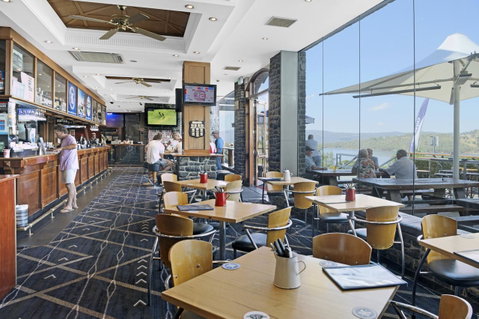 Banjo Paterson Inn - Sunshine Coast Guide 42