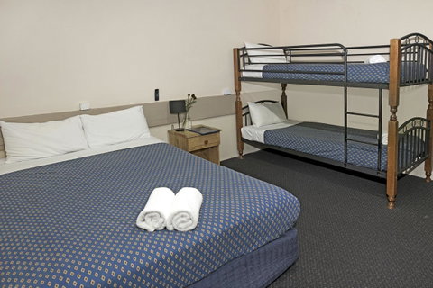 Banjo Paterson Inn - Sunshine Coast Guide 11