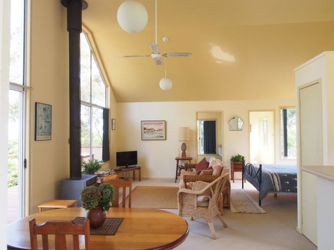 Bundle Hill Cottages - Sunshine Coast Guide 6