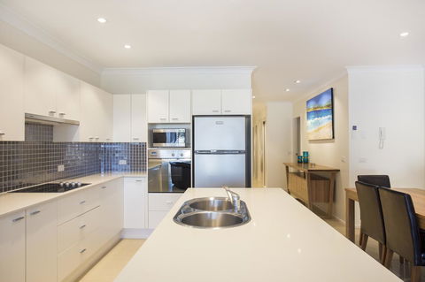 Beachfront 2 - Sunshine Coast Guide 10