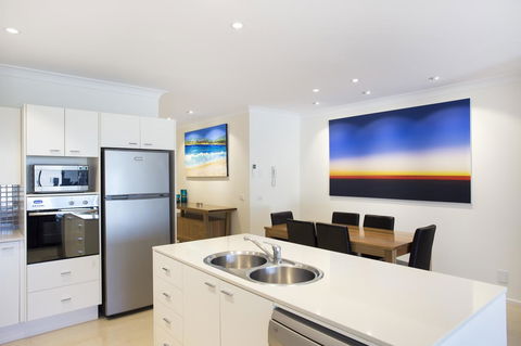 Beachfront 2 - Sunshine Coast Guide 7