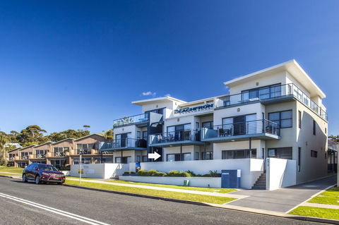 Beachfront 2 - Sunshine Coast Guide 4