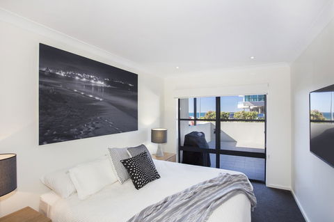 Beachfront 2 - Sunshine Coast Guide 12