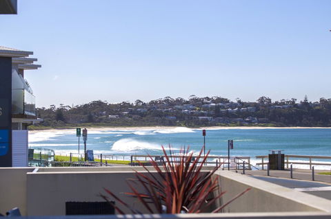 Beachfront 2 - Sunshine Coast Guide 6