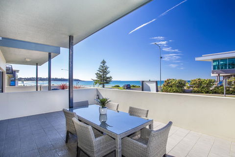 Beachfront 2 - Sunshine Coast Guide 0