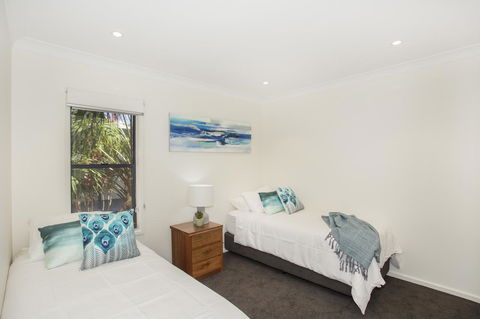 Beachfront 2 - Sunshine Coast Guide 15