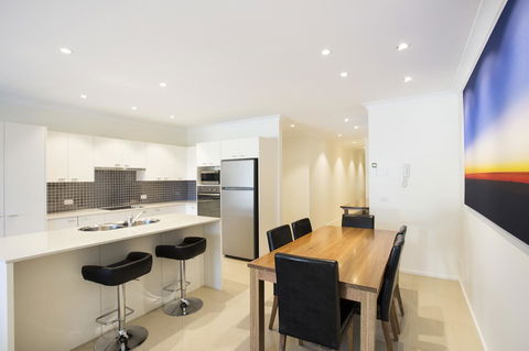 Beachfront 2 - Sunshine Coast Guide 8
