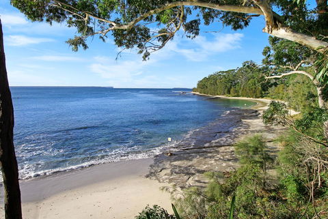 Huskisson Holiday Motel Cabins - Sunshine Coast Guide 7