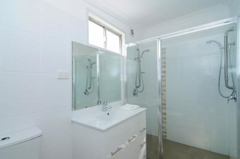 Huskisson Holiday Motel Cabins - Sunshine Coast Guide 31
