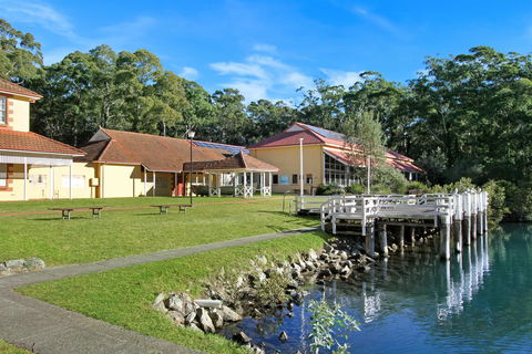 Huskisson Holiday Motel Cabins - Sunshine Coast Guide 11