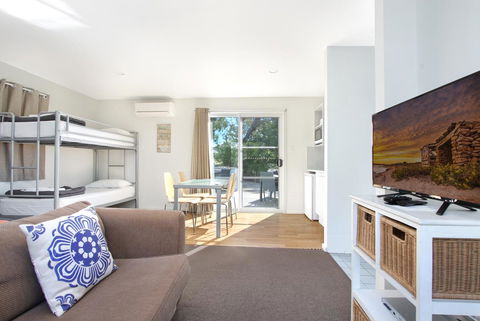 Huskisson Holiday Motel Cabins - Sunshine Coast Guide 1