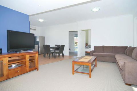 Huskisson Holiday Motel Cabins - Sunshine Coast Guide 27