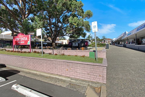 Huskisson Holiday Motel Cabins - Sunshine Coast Guide 17