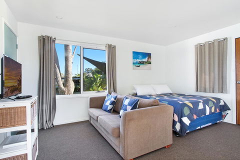 Huskisson Holiday Motel Cabins - Sunshine Coast Guide 0