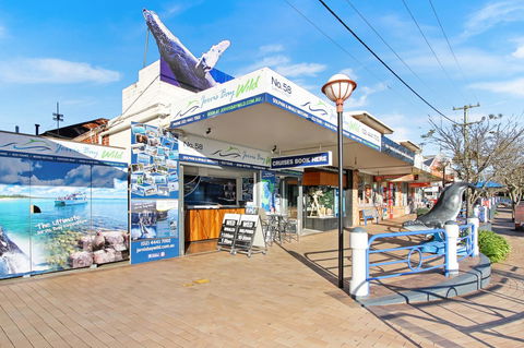 Huskisson Holiday Motel Cabins - Sunshine Coast Guide 2