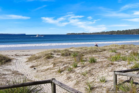 Huskisson Holiday Motel Cabins - Sunshine Coast Guide 15