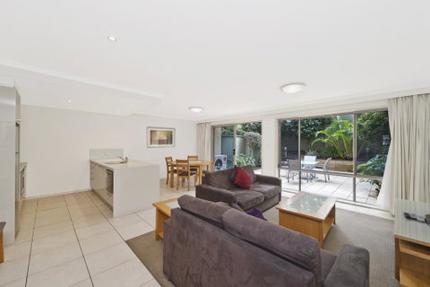 Flynns Beach Resort - Sunshine Coast Guide 2