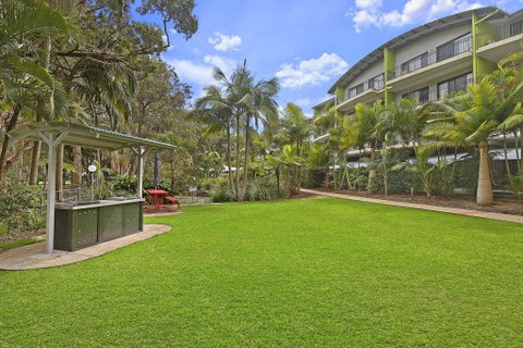Flynns Beach Resort - Sunshine Coast Guide 1
