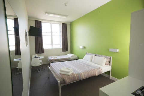 YHA Sydney Harbour - Sunshine Coast Guide 2