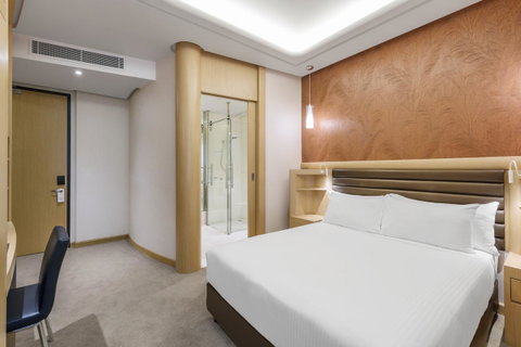 Rydges Australia Square, Formerly Tank Stream Hotel - Sunshine Coast Guide 12