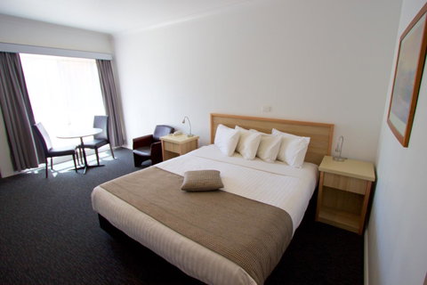 Albury Paddlesteamer Motel - Sunshine Coast Guide 30