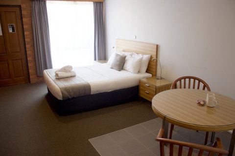 Albury Paddlesteamer Motel - Sunshine Coast Guide 23