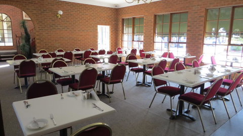 Albury Paddlesteamer Motel - Sunshine Coast Guide 12