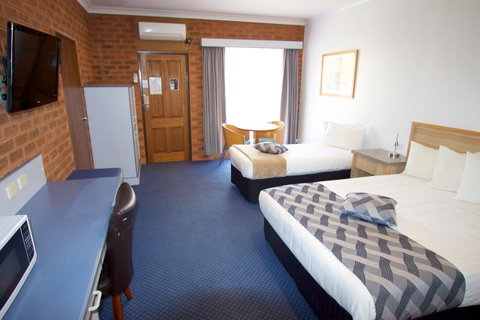 Albury Paddlesteamer Motel - Sunshine Coast Guide 18