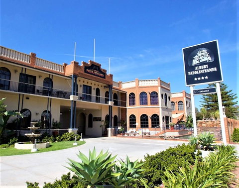 Albury Paddlesteamer Motel - Sunshine Coast Guide 2