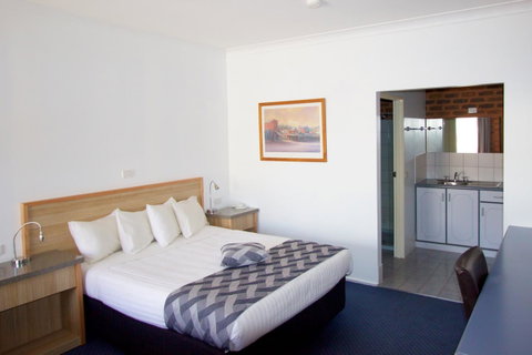Albury Paddlesteamer Motel - Sunshine Coast Guide 26