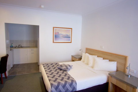 Albury Paddlesteamer Motel - Sunshine Coast Guide 34