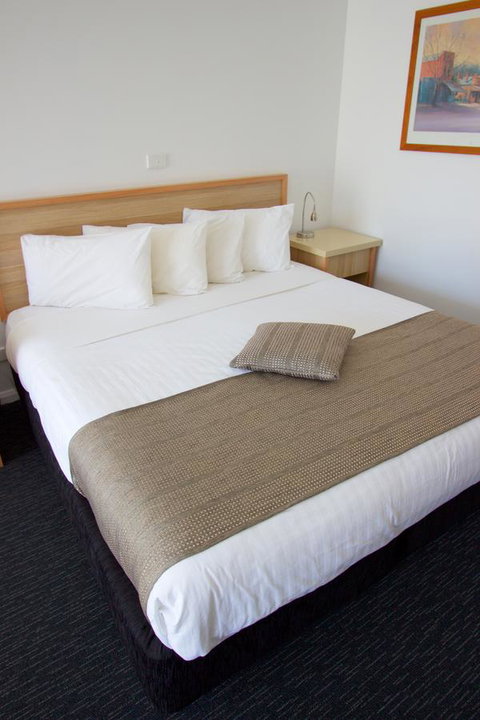 Albury Paddlesteamer Motel - Sunshine Coast Guide 32