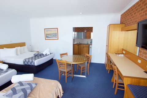 Albury Paddlesteamer Motel - Sunshine Coast Guide 37