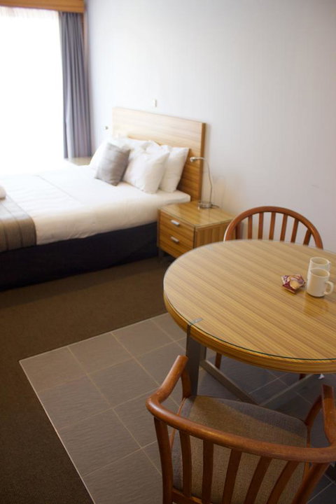 Albury Paddlesteamer Motel - Sunshine Coast Guide 38