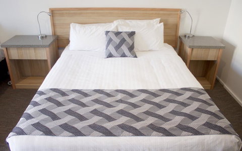 Albury Paddlesteamer Motel - Sunshine Coast Guide 33