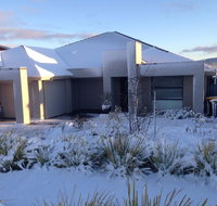 Jindabyne Executive - Sunshine Coast Guide