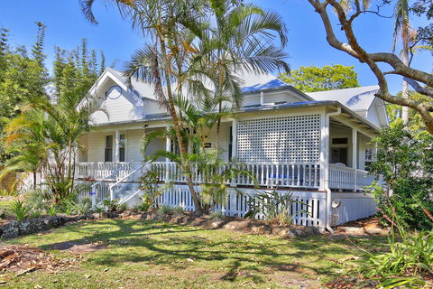 Arcadia House - Sunshine Coast Guide 0