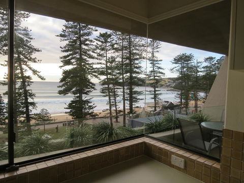 Manly Paradise Motel & Apartments - Sunshine Coast Guide 36