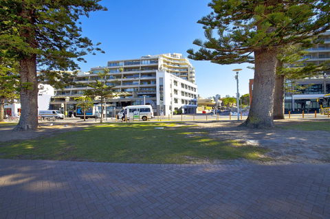 Manly Paradise Motel & Apartments - Sunshine Coast Guide 20