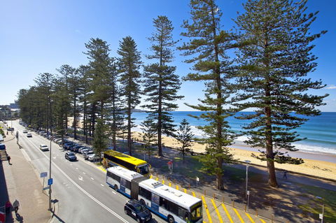 Manly Paradise Motel & Apartments - Sunshine Coast Guide 21