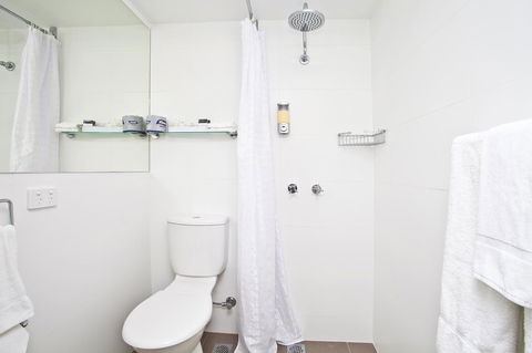 Manly Paradise Motel & Apartments - Sunshine Coast Guide 9