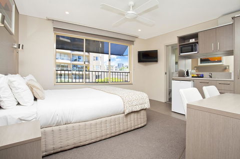 Manly Paradise Motel & Apartments - Sunshine Coast Guide 14