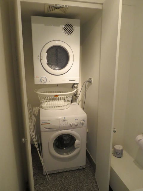 Manly Paradise Motel & Apartments - Sunshine Coast Guide 24